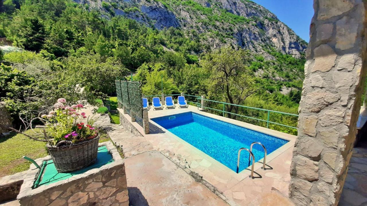 Holiday Home With A Private Pool Podspilje  ภายนอก รูปภาพ