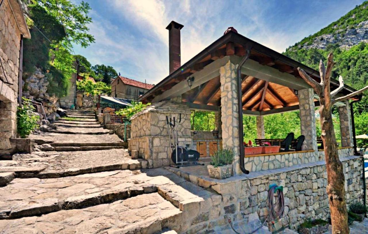 Holiday Home With A Private Pool Podspilje  ภายนอก รูปภาพ