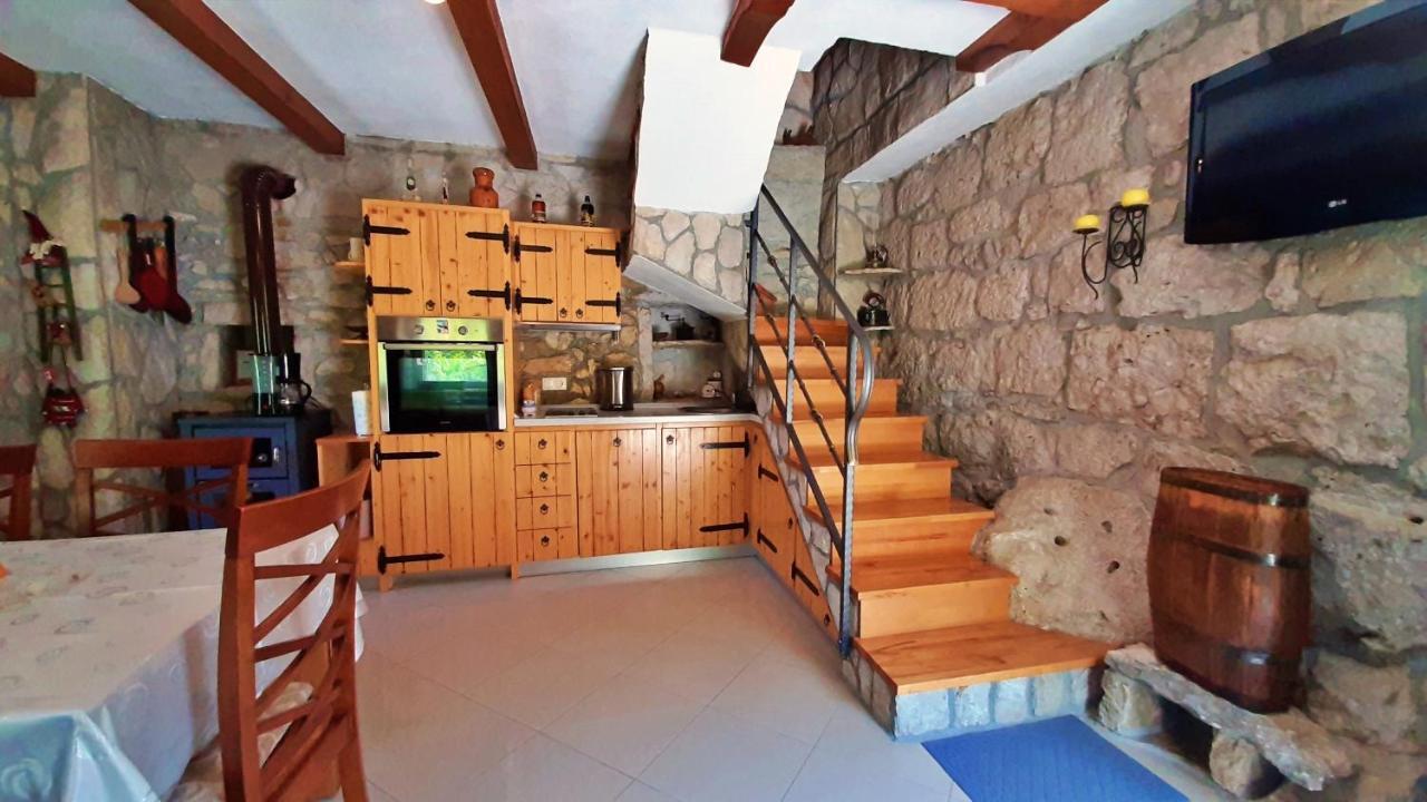 Holiday Home With A Private Pool Podspilje  ภายนอก รูปภาพ