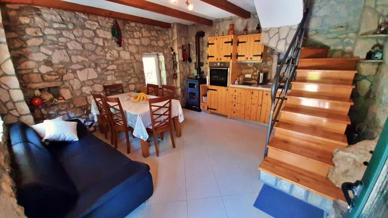 Holiday Home With A Private Pool Podspilje  ภายนอก รูปภาพ