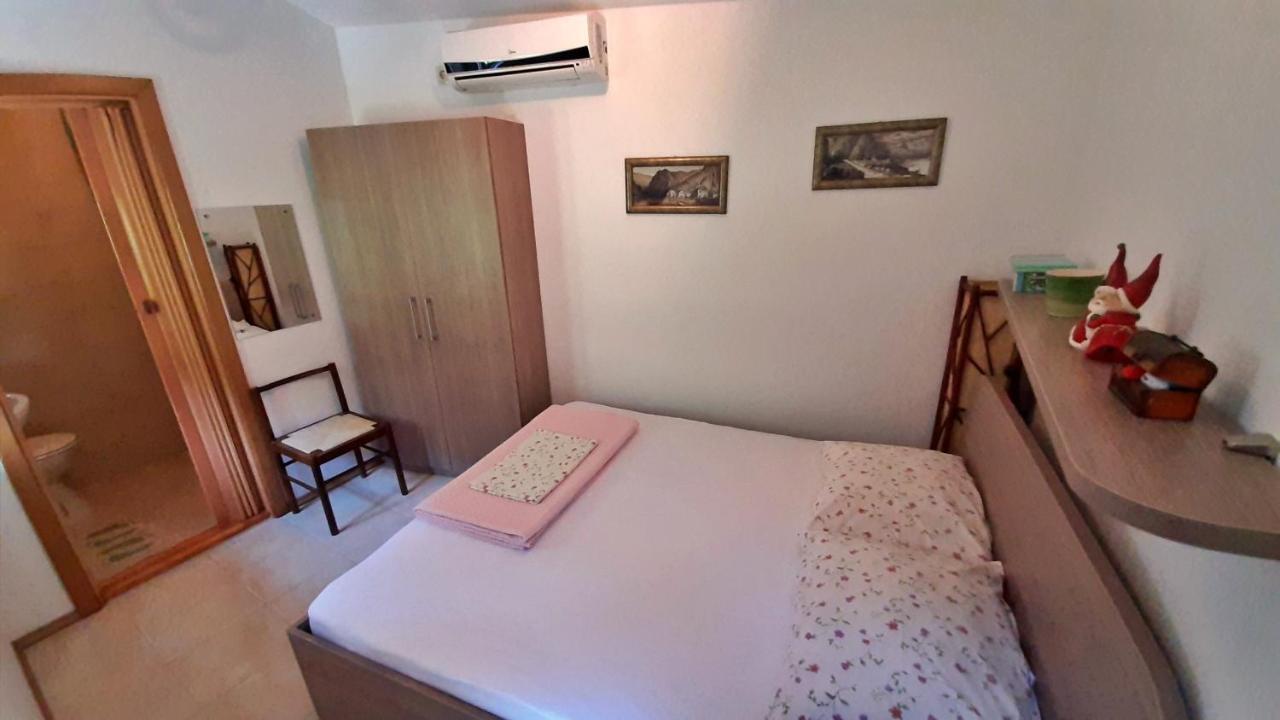 Holiday Home With A Private Pool Podspilje  ภายนอก รูปภาพ