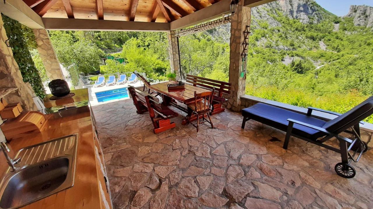 Holiday Home With A Private Pool Podspilje  ภายนอก รูปภาพ