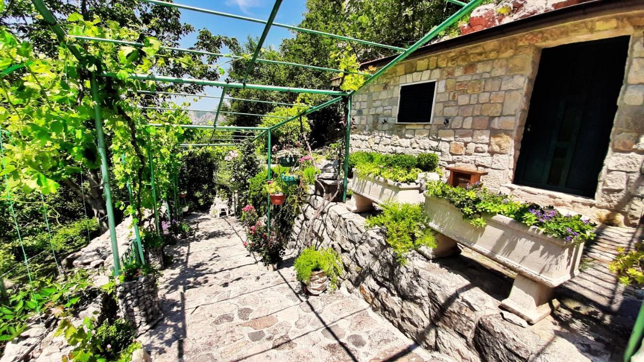 Holiday Home With A Private Pool Podspilje  ภายนอก รูปภาพ