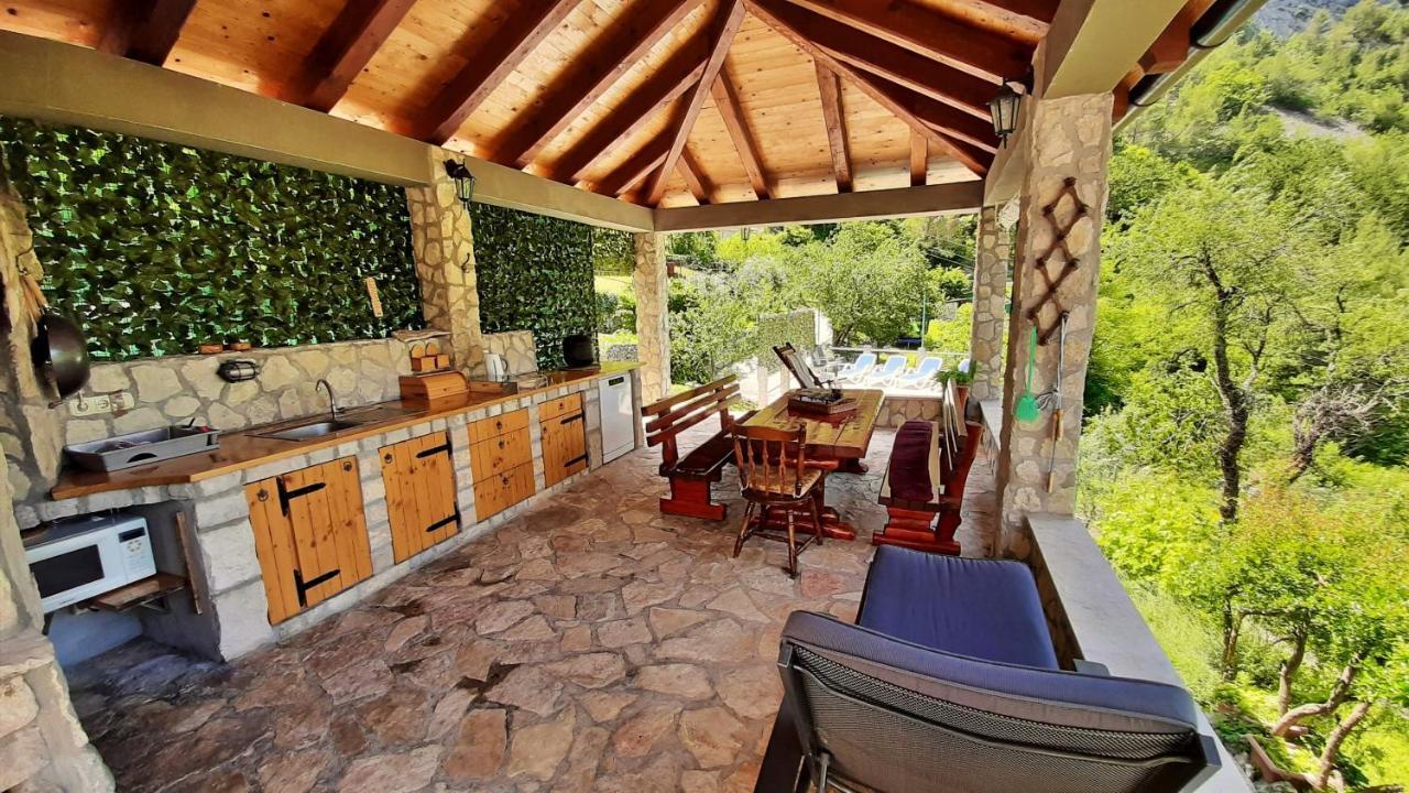 Holiday Home With A Private Pool Podspilje  ภายนอก รูปภาพ