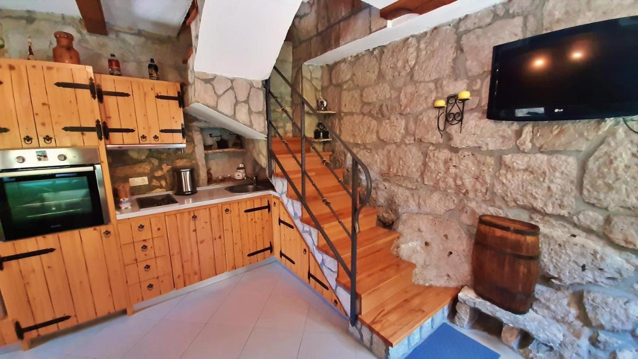 Holiday Home With A Private Pool Podspilje  ภายนอก รูปภาพ