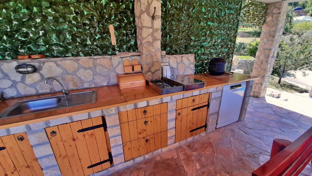Holiday Home With A Private Pool Podspilje  ภายนอก รูปภาพ